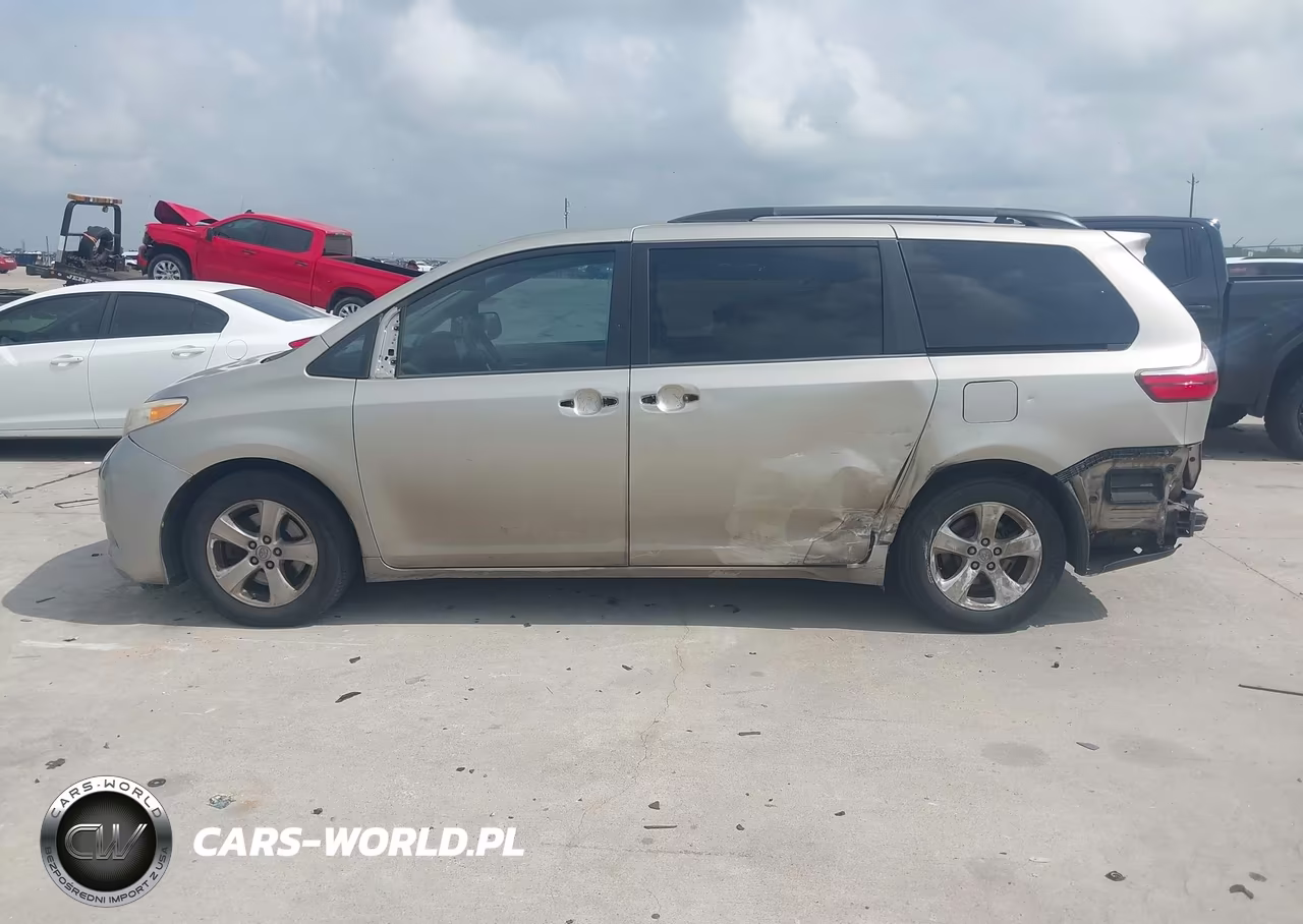 2015 Toyota Sienna Le 8 Passenger VIN:5TDKK3DCXFS603343 - 14