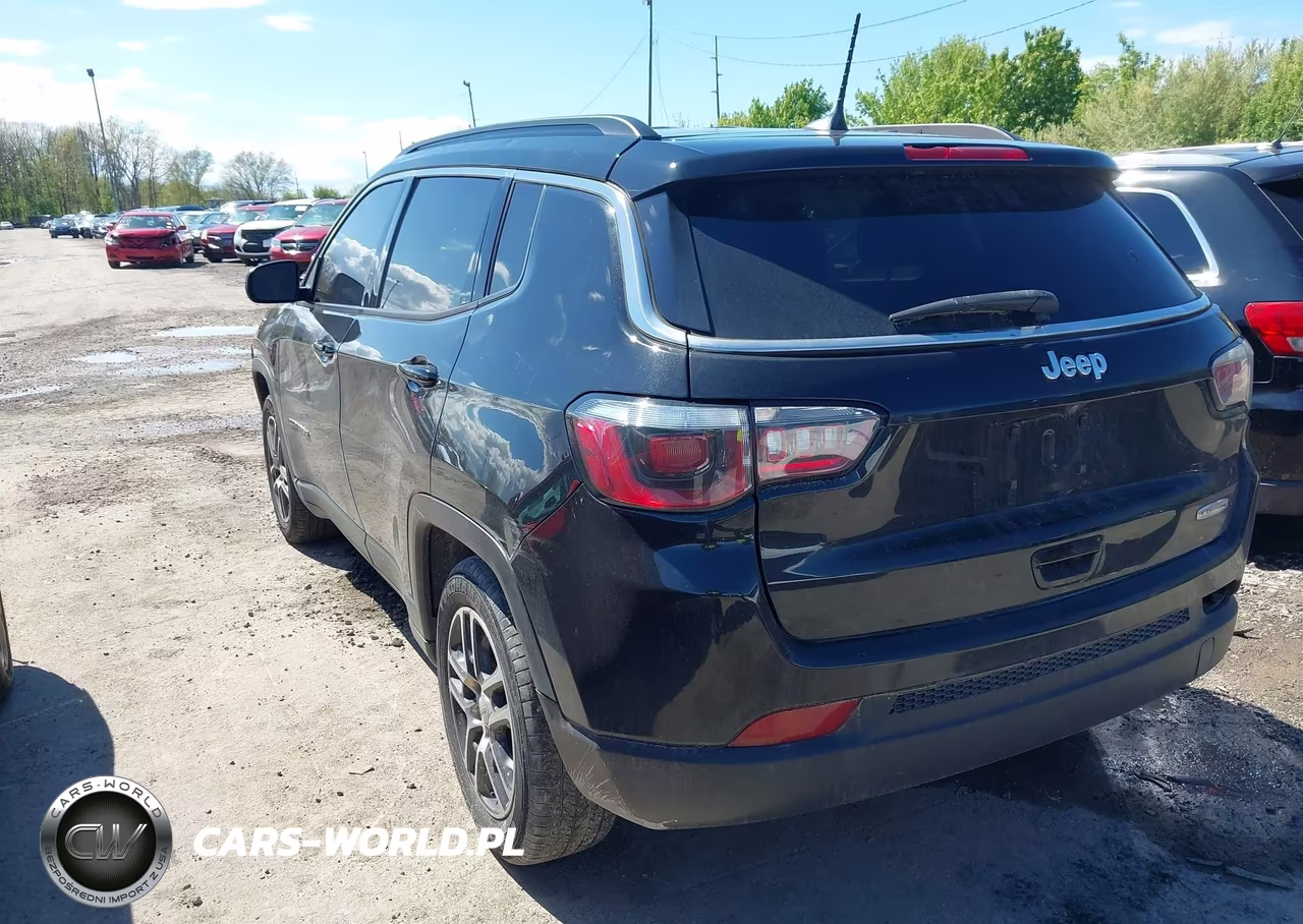 2019 Jeep Compass Latitude Fwd VIN:3C4NJCBB8KT658318 - 3