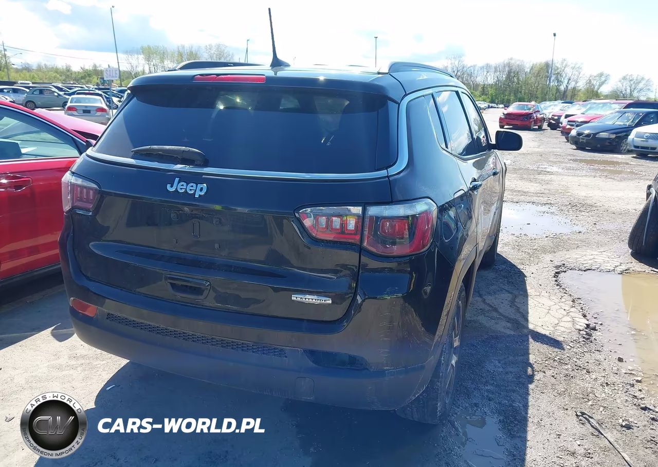 2019 Jeep Compass Latitude Fwd VIN:3C4NJCBB8KT658318 - 4