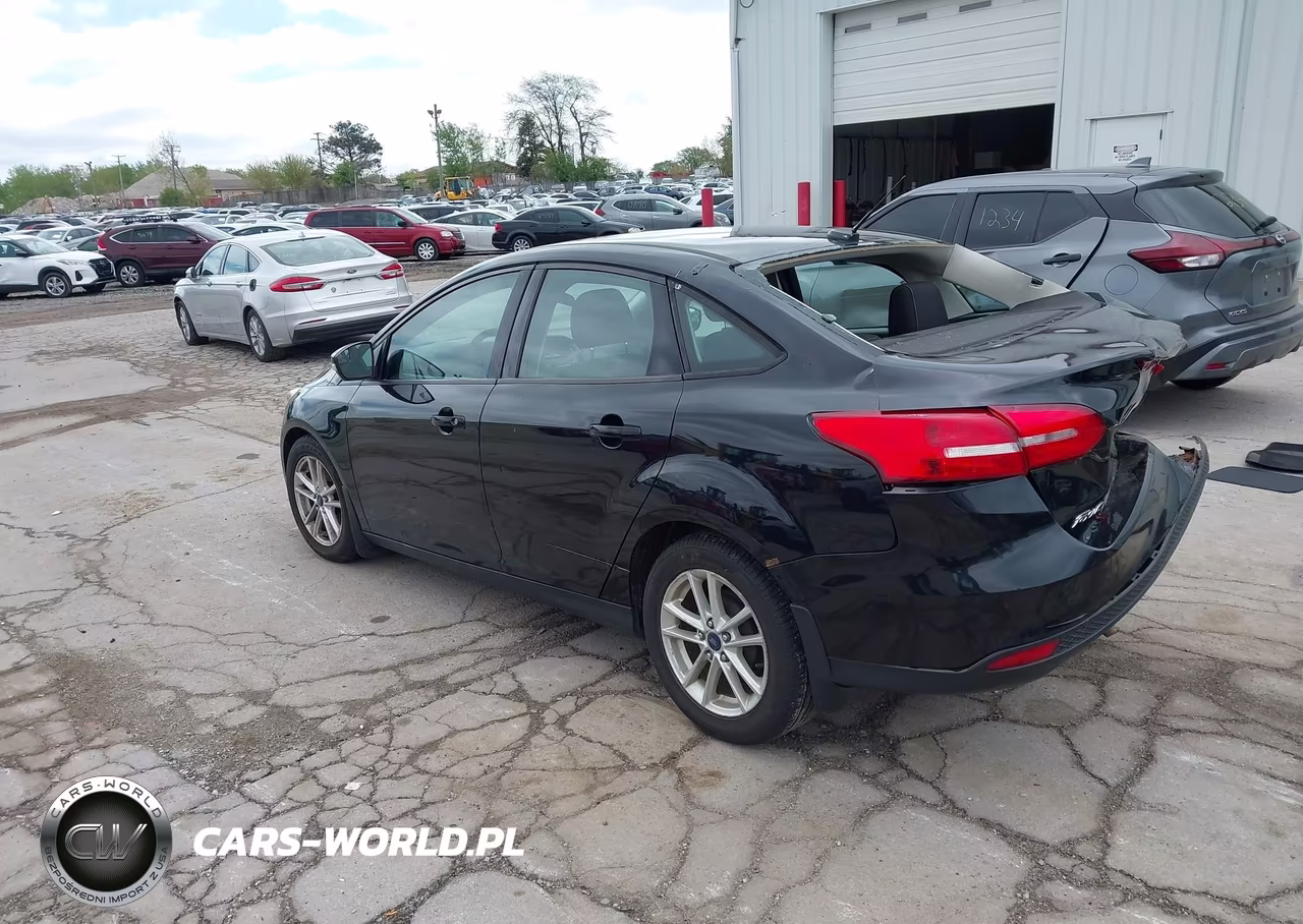 2016 Ford Focus Se VIN:1FADP3F23GL202563 - 3