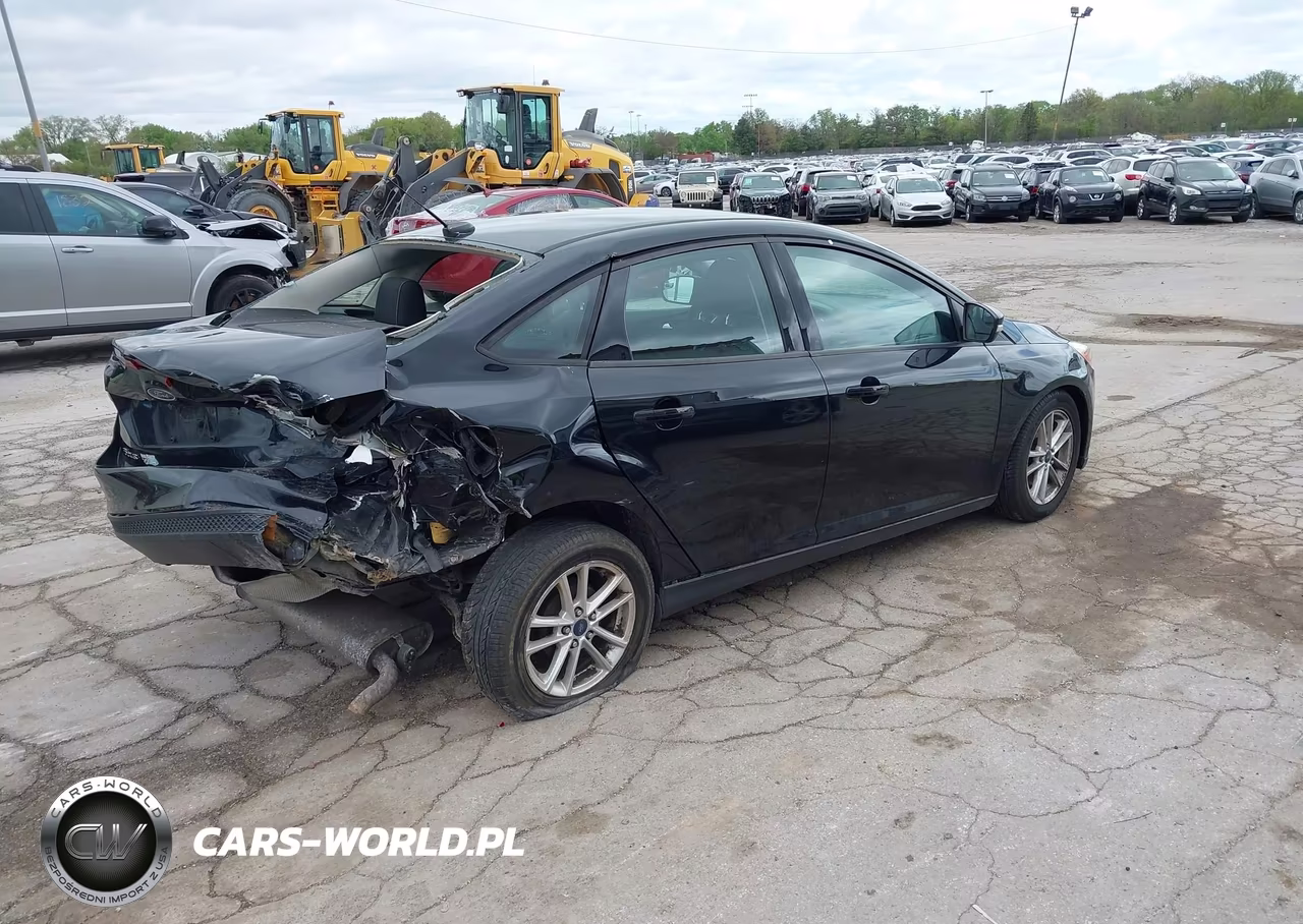 2016 Ford Focus Se VIN:1FADP3F23GL202563 - 4