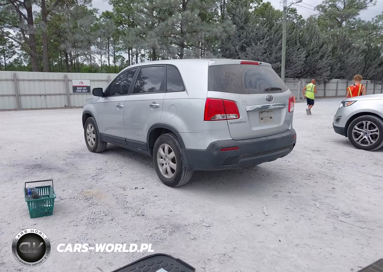 2011 Kia Sorento VIN:5XYKT3A10BG007780 - 3