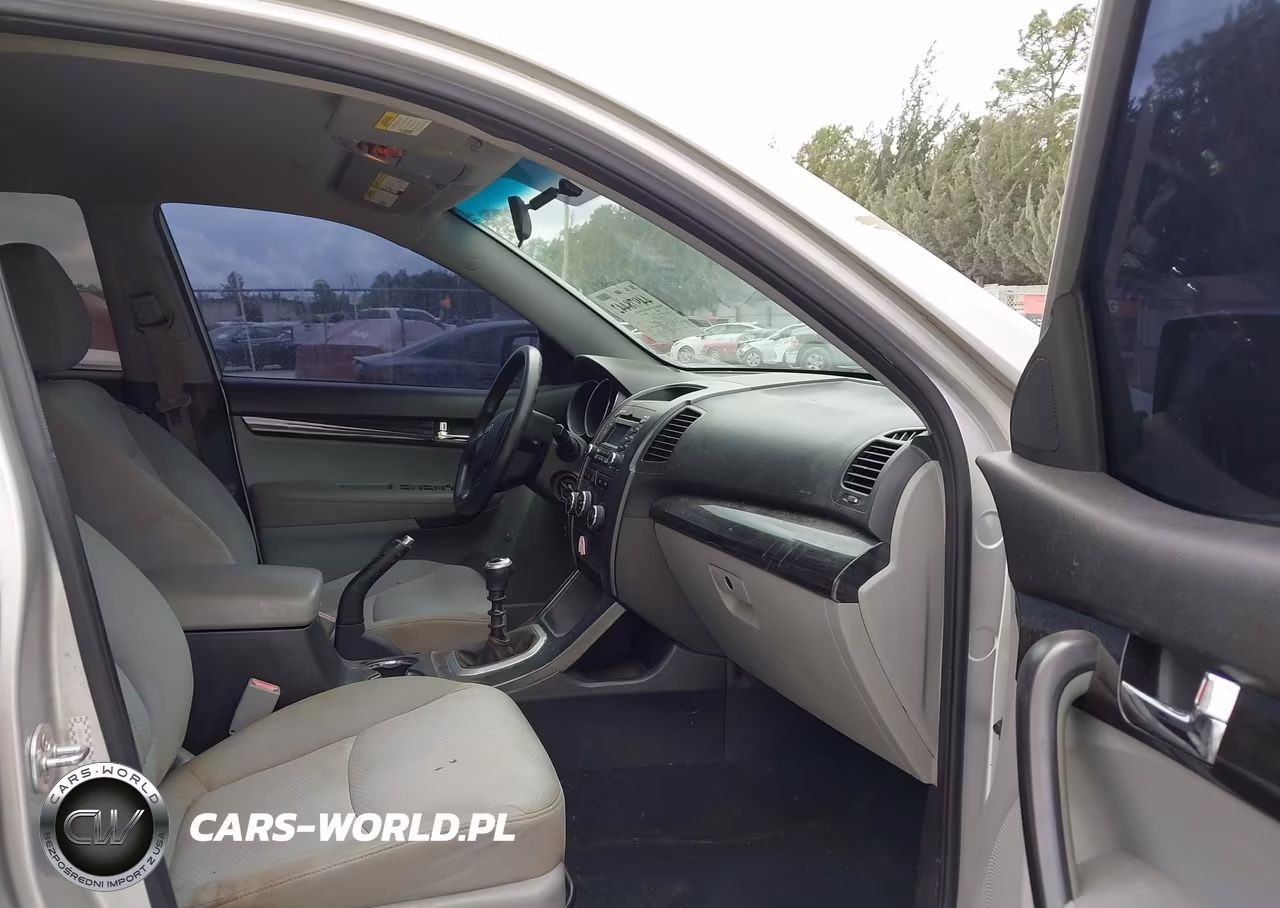 2011 Kia Sorento VIN:5XYKT3A10BG007780 - 5
