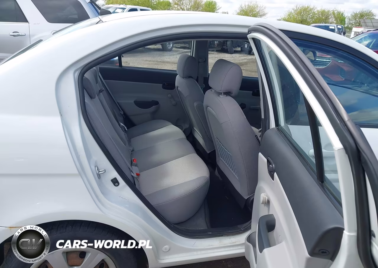 2009 Hyundai Accent Gls VIN:KMHCN46C49U389296 - 8