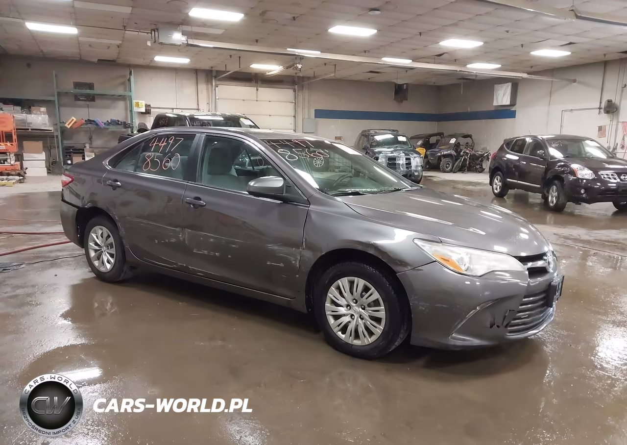 2016 Toyota Camry Le – zdjęcie 1 z 16