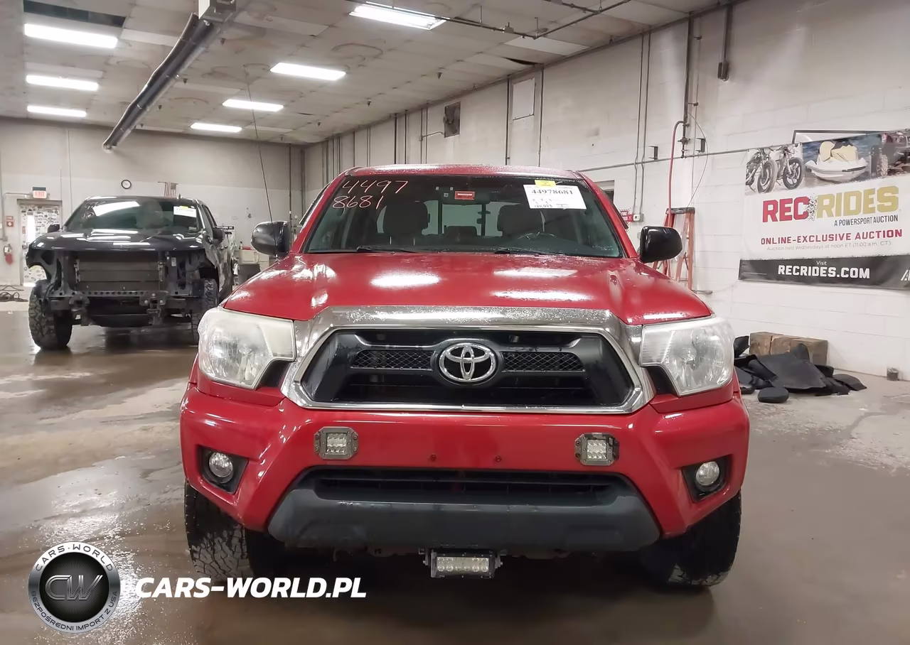 2015 Toyota Tacoma Base V6 VIN:3TMLU4EN1FM168717 - 13