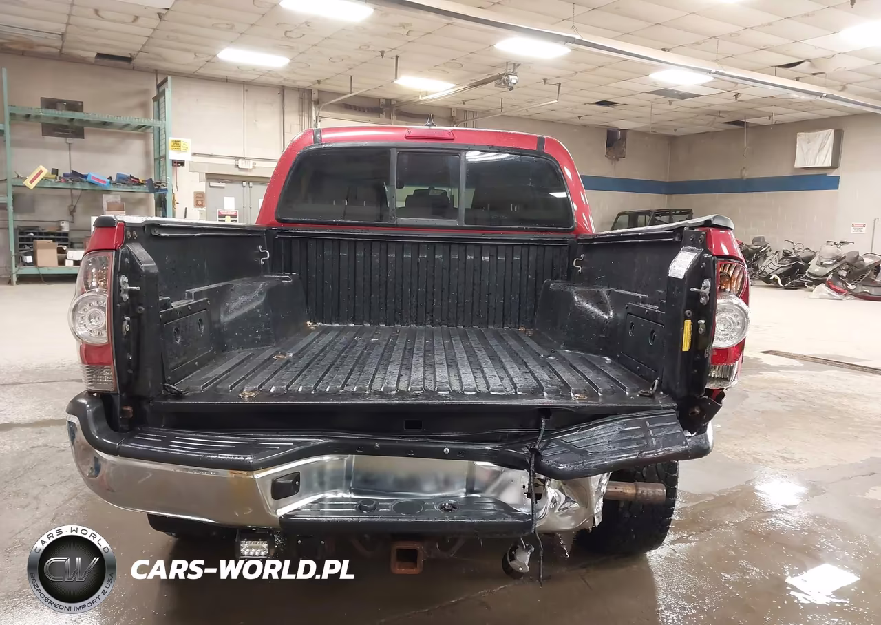 2015 Toyota Tacoma Base V6 VIN:3TMLU4EN1FM168717 - 17
