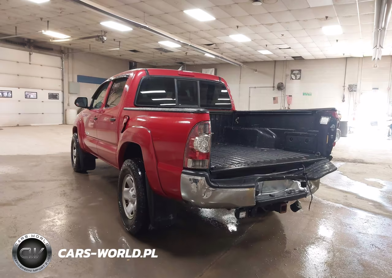 2015 Toyota Tacoma Base V6 VIN:3TMLU4EN1FM168717 - 3