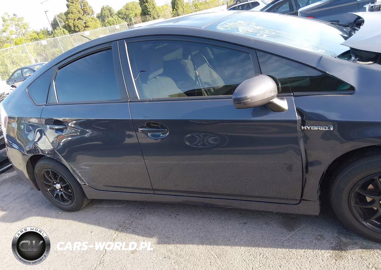 2013 Toyota Prius Three VIN:JTDKN3DU8D5550290 - 13