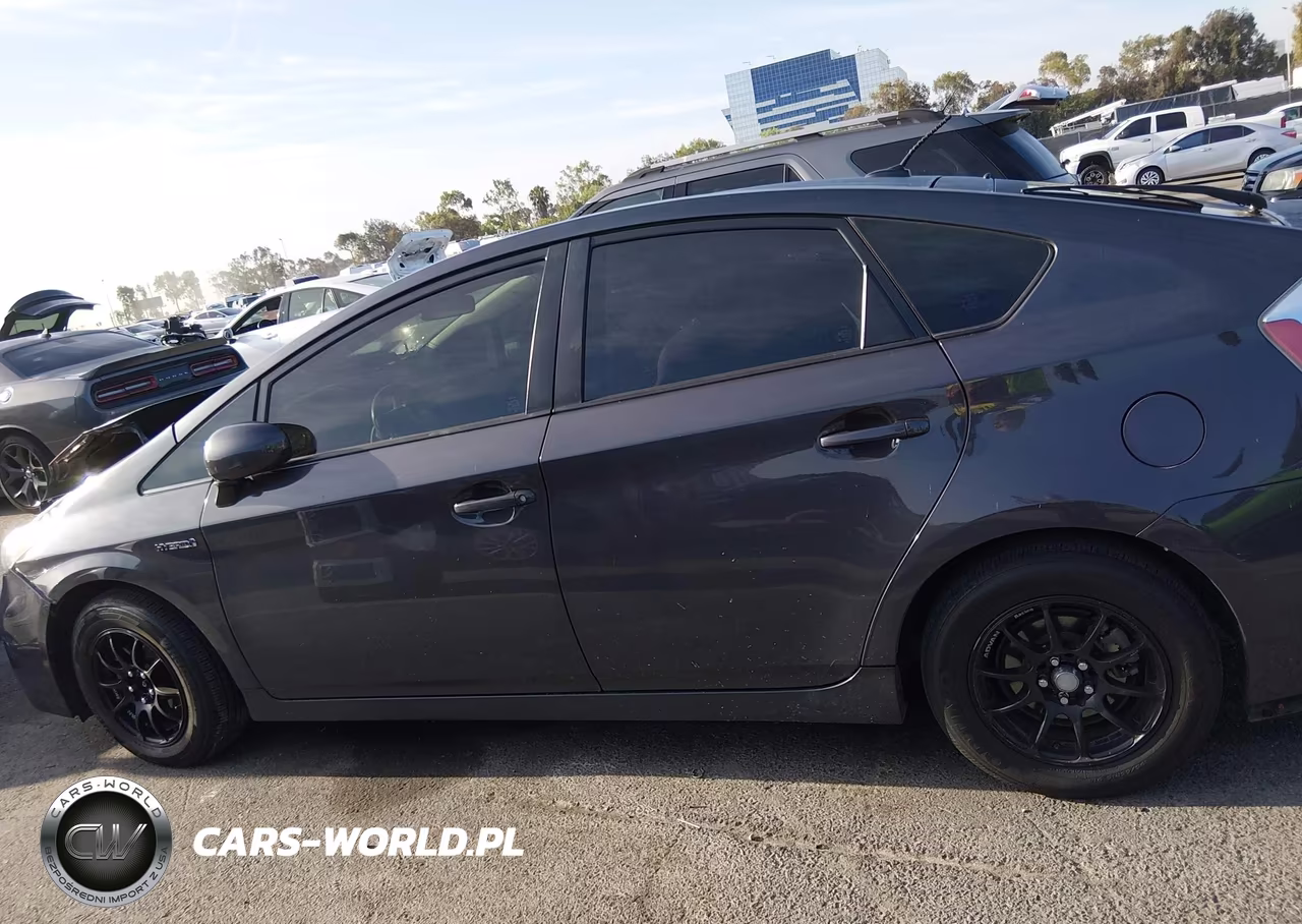 2013 Toyota Prius Three VIN:JTDKN3DU8D5550290 - 14