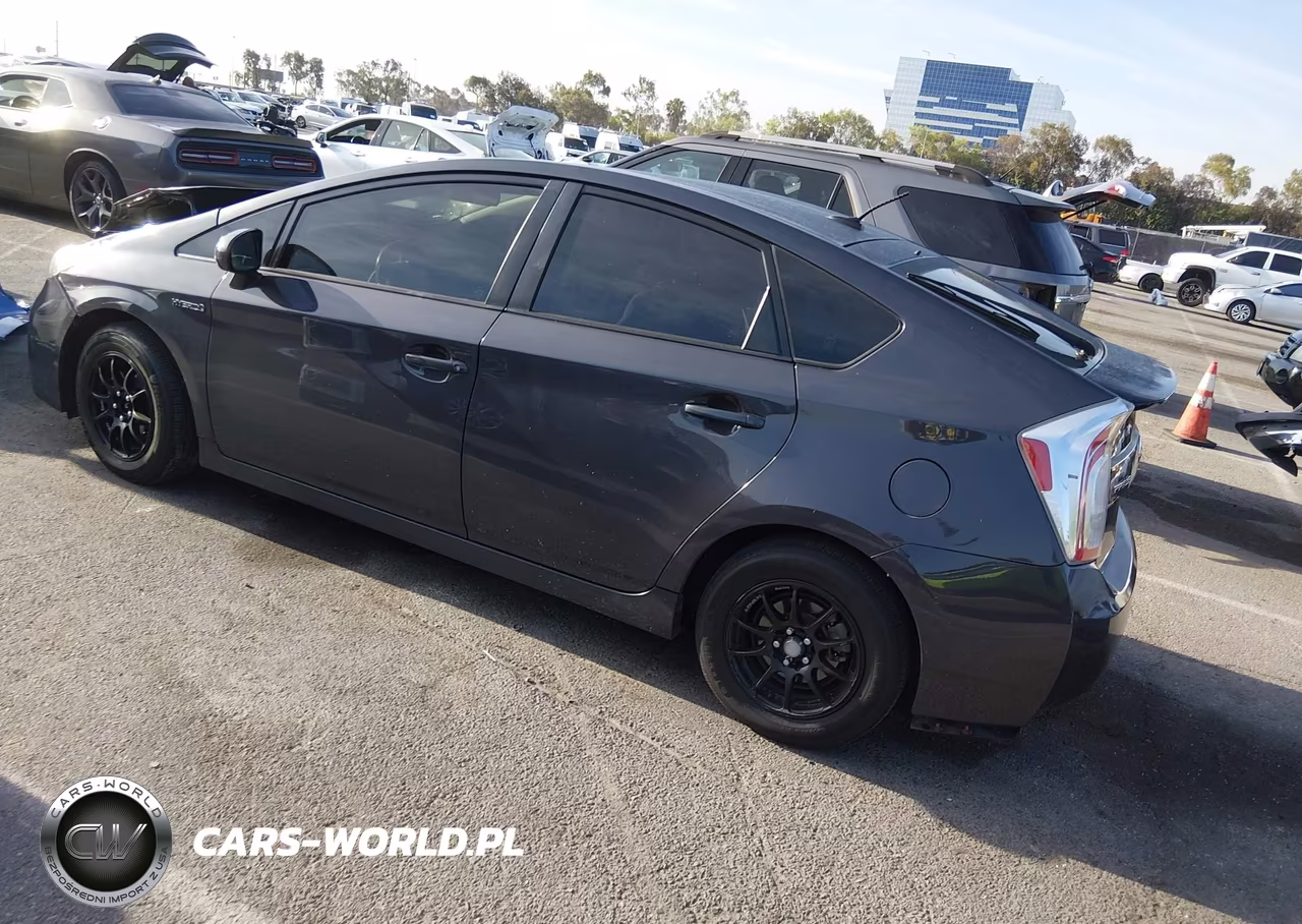 2013 Toyota Prius Three VIN:JTDKN3DU8D5550290 - 3