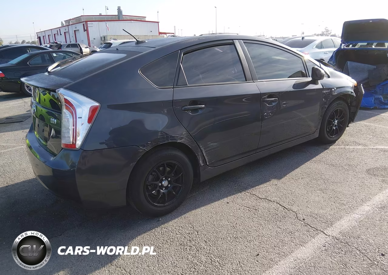 2013 Toyota Prius Three VIN:JTDKN3DU8D5550290 - 4
