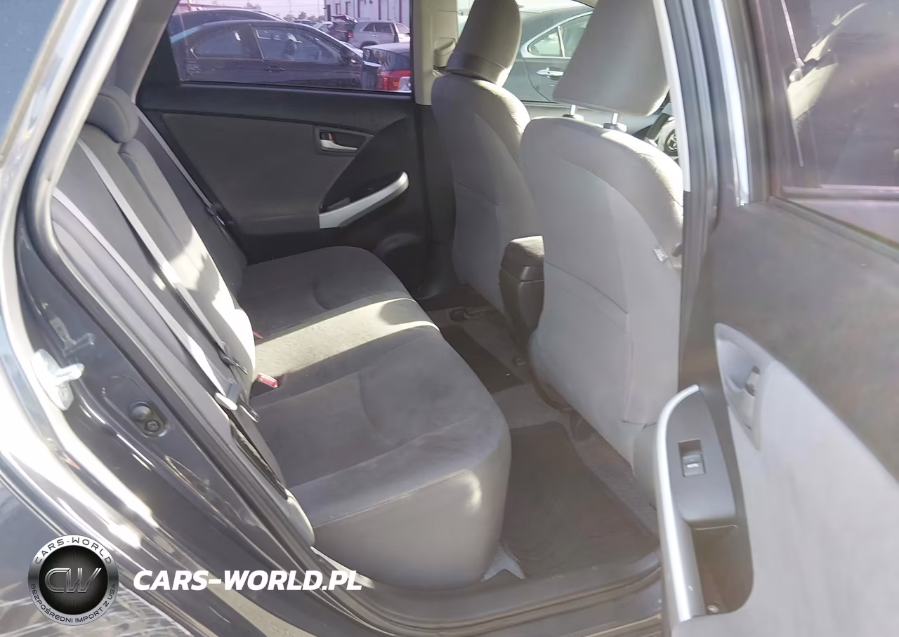 2013 Toyota Prius Three VIN:JTDKN3DU8D5550290 - 8