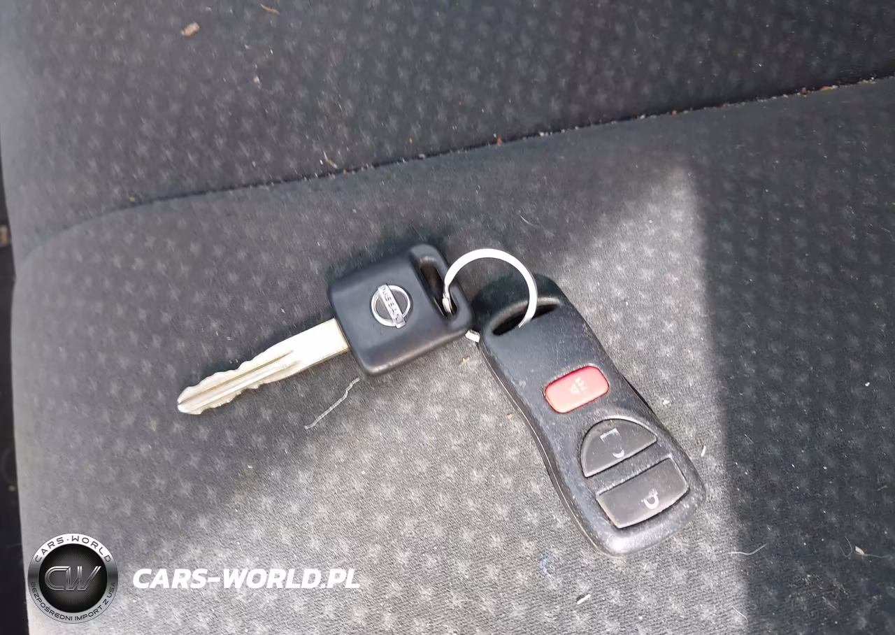 2010 Nissan Versa 1.8S VIN:3N1BC1AP0AL404893 - 11