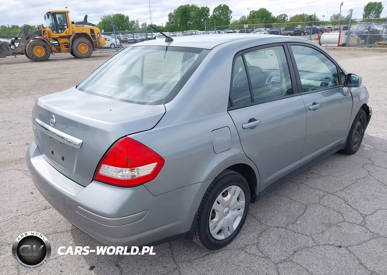 2010 Nissan Versa 1.8S VIN:3N1BC1AP0AL404893 - 4