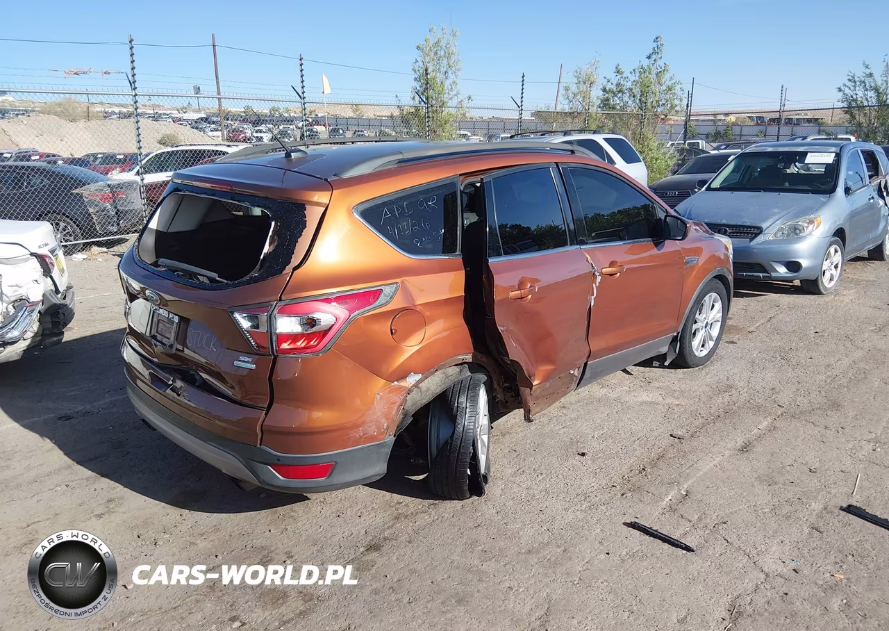 2017 Ford Escape Se VIN:1FMCU0GD8HUB52442 - 4