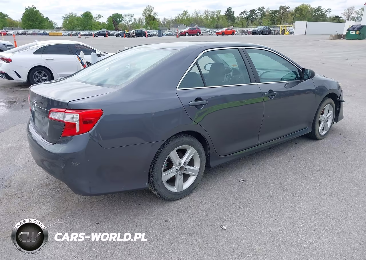 2014 Toyota Camry Se VIN:4T1BF1FK2EU329493 - 4