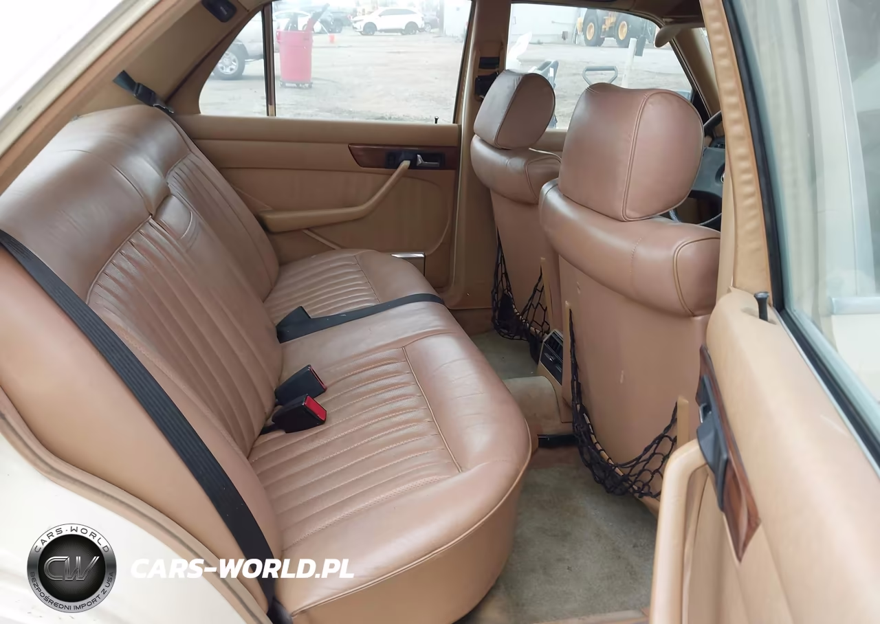 1982 Mercedes-Benz 300 Sd VIN:WDBCB20A0CB021742 - 8