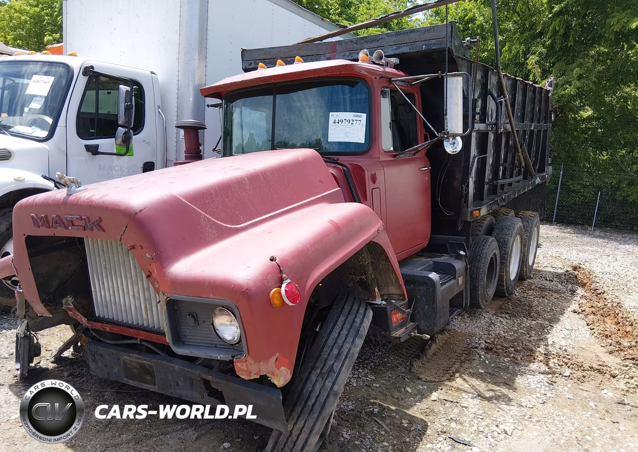 1972 Mack Dump Truck VIN:RD68581476 - 2