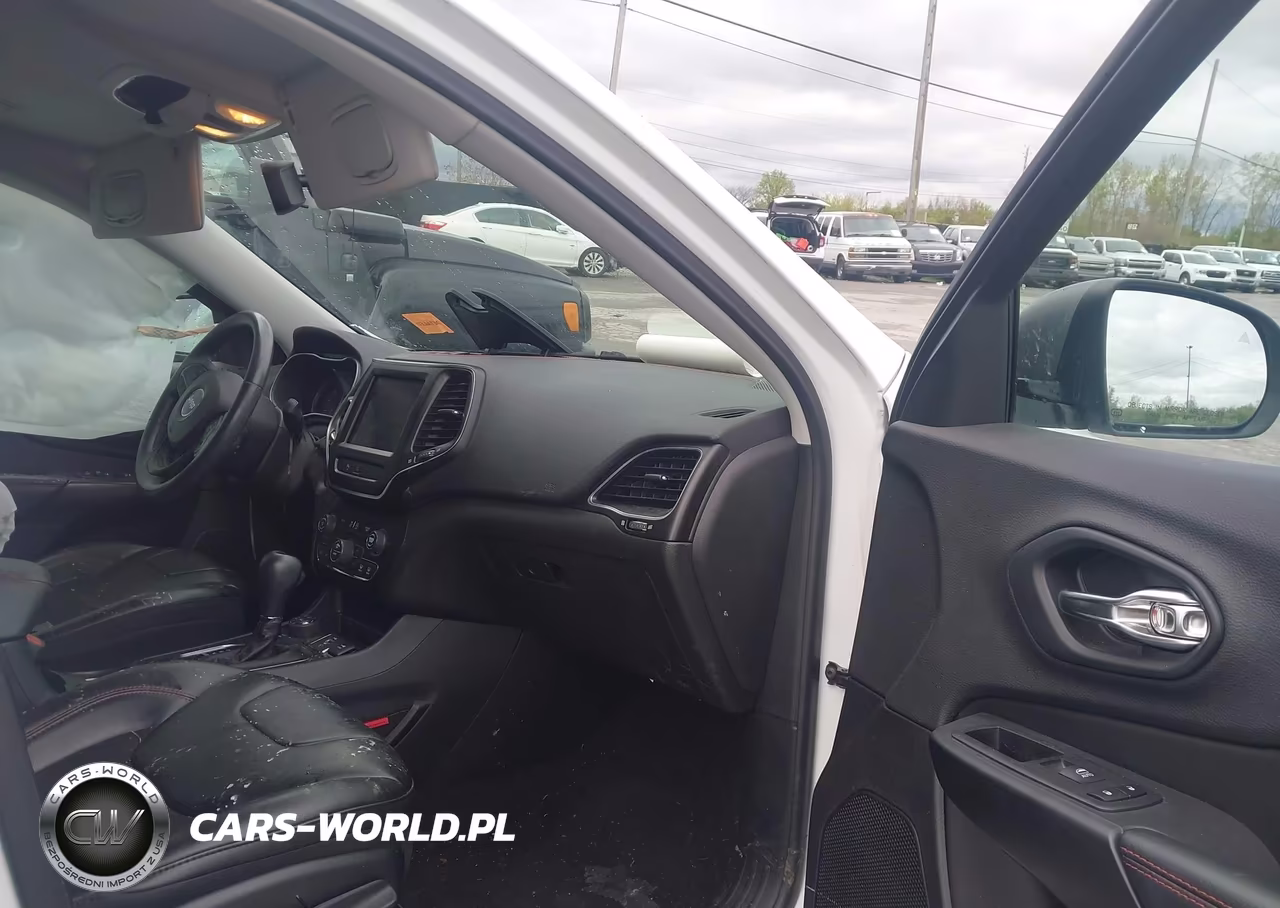 2019 Jeep Cherokee Trailhawk 4X4 VIN:1C4PJMBX6KD183090 - 5