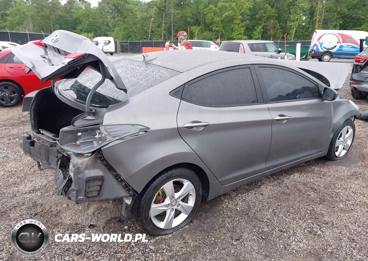 2013 Hyundai Elantra Gls VIN:5NPDH4AE6DH291107 - 4