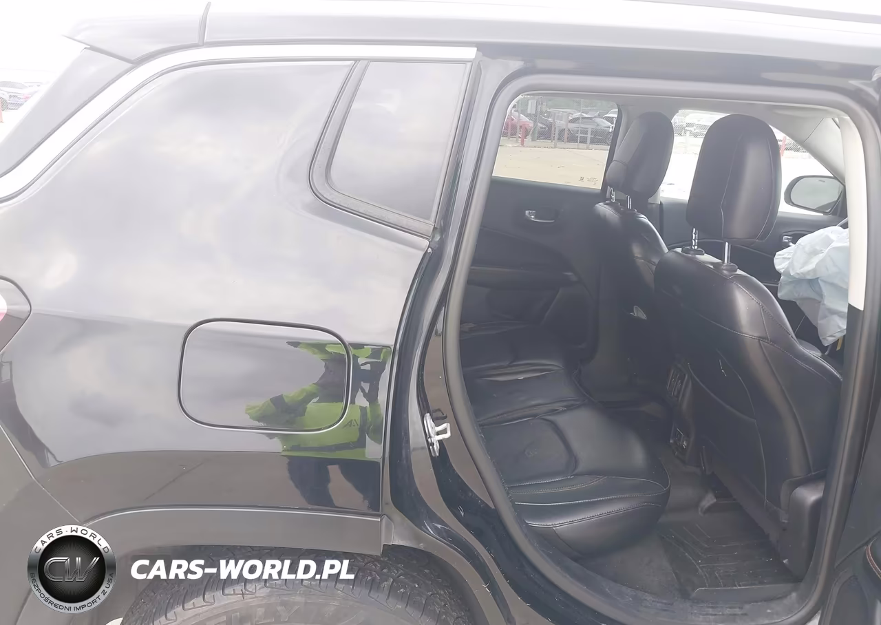 2018 Jeep Compass Limited 4X4 VIN:3C4NJDCB5JT101496 - 8