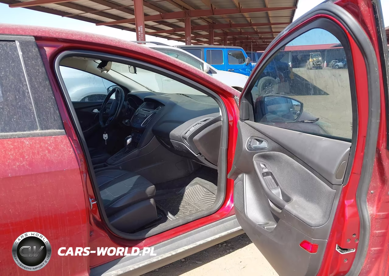 2016 Ford Focus Se VIN:1FADP3K26GL256204 - 5