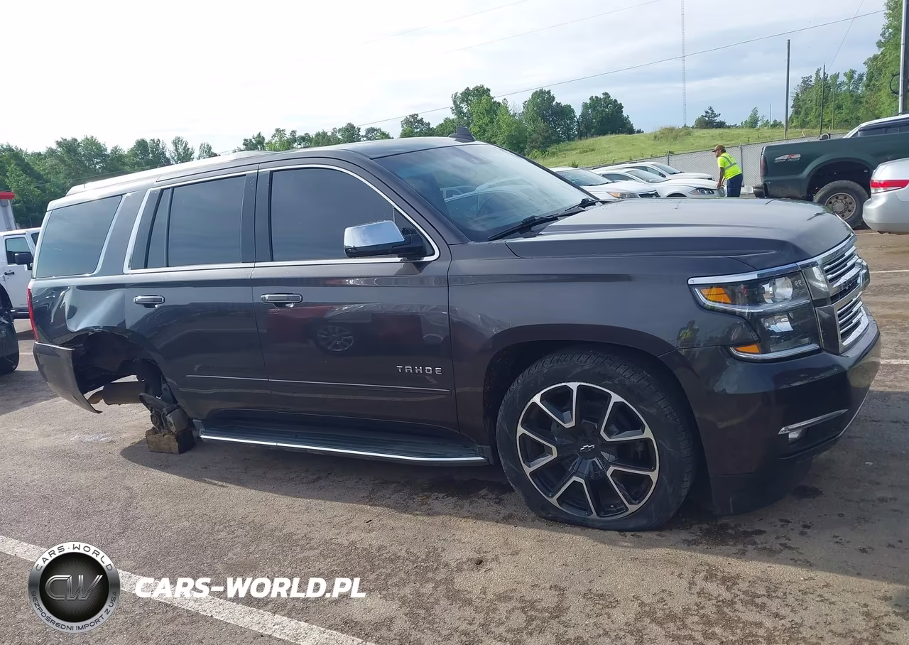 2018 Chevrolet Tahoe Premier VIN:1GNSCCKCXJR166085 - 14