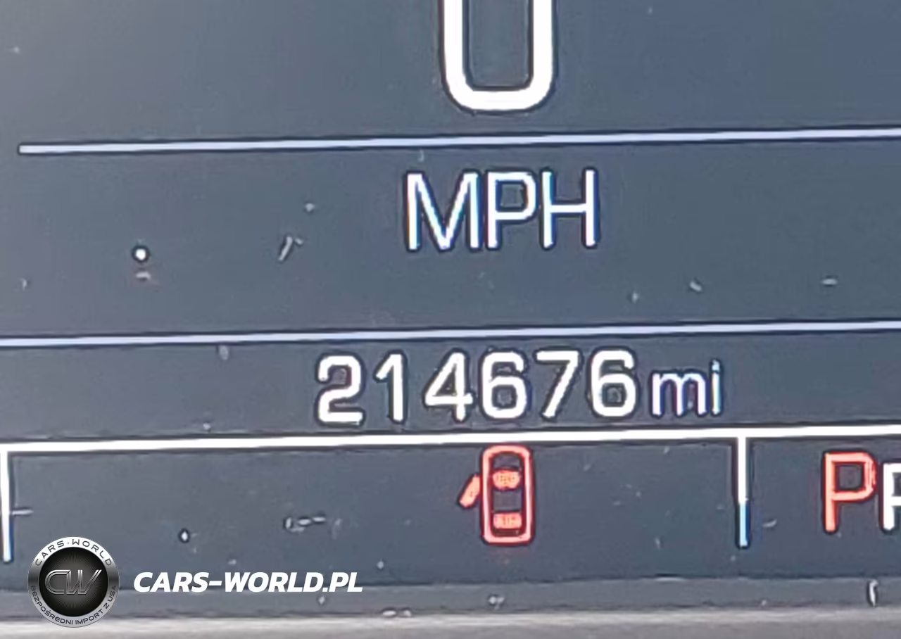 2018 Chevrolet Tahoe Premier VIN:1GNSCCKCXJR166085 - 16