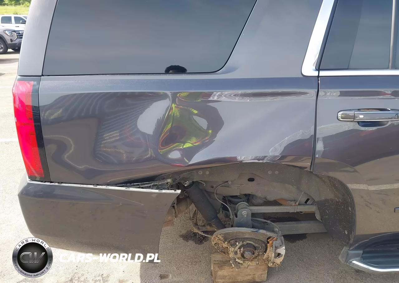 2018 Chevrolet Tahoe Premier VIN:1GNSCCKCXJR166085 - 18