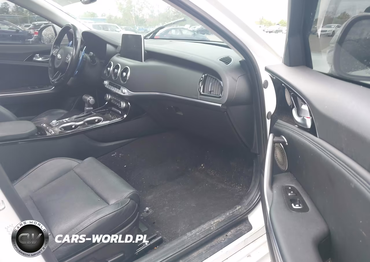2018 Kia Stinger Premium VIN:KNAE25LA7J6010540 - 5
