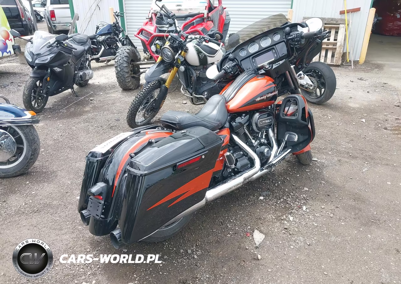 2017 Harley-Davidson Flhxse Cvo Street Glide VIN:1HD1PXF18HB956138 - 4