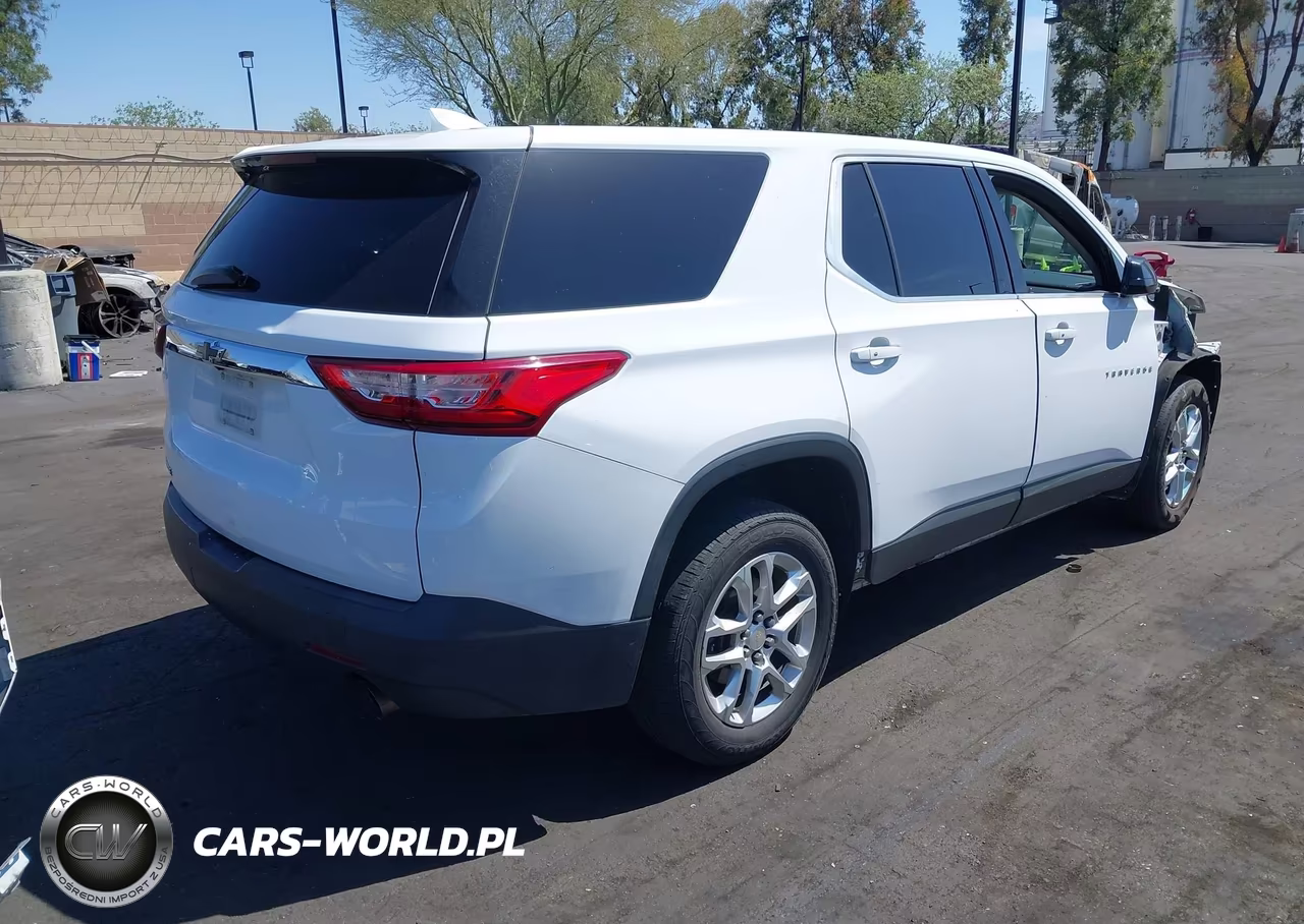 2018 Chevrolet Traverse Ls VIN:1GNERFKW9JJ256740 - 4