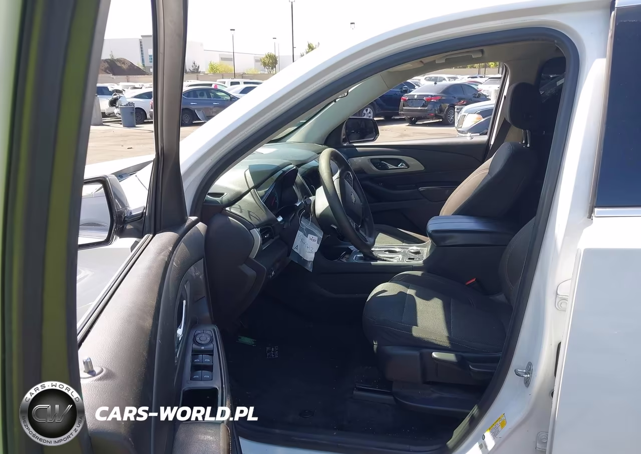 2018 Chevrolet Traverse Ls VIN:1GNERFKW9JJ256740 - 5