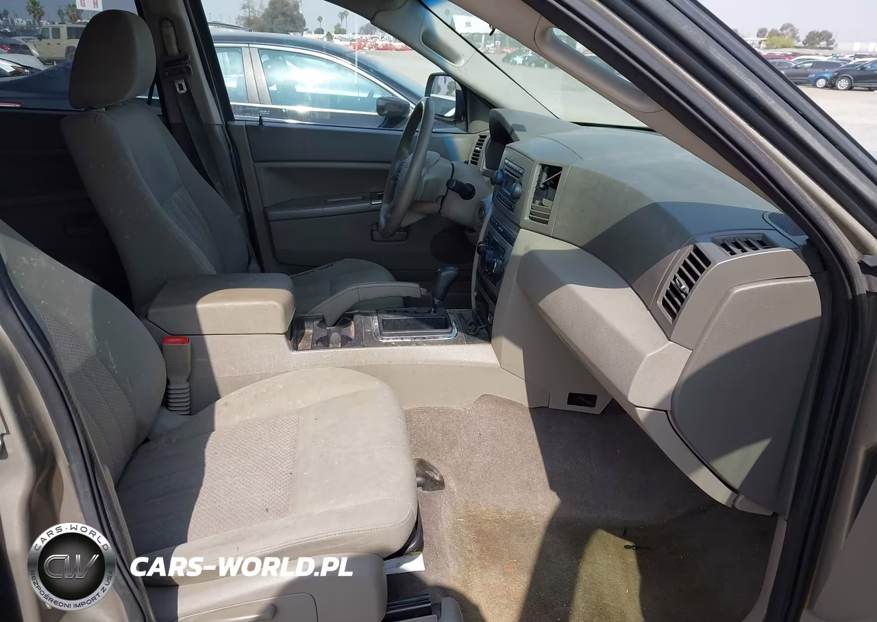 2005 Jeep Grand Cherokee Laredo VIN:1J4GR48K25C725830 - 5