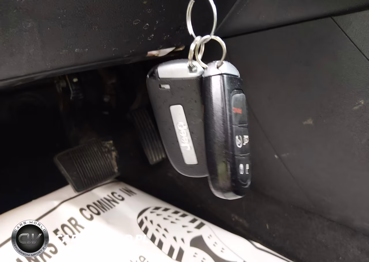 2019 Jeep Cherokee Latitude Plus 4X4 VIN:1C4PJMLB6KD378657 - 11