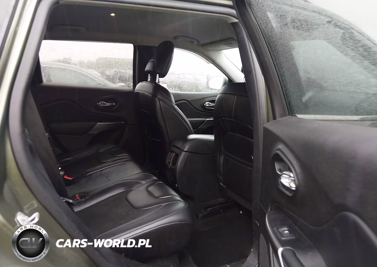 2019 Jeep Cherokee Latitude Plus 4X4 VIN:1C4PJMLB6KD378657 - 8