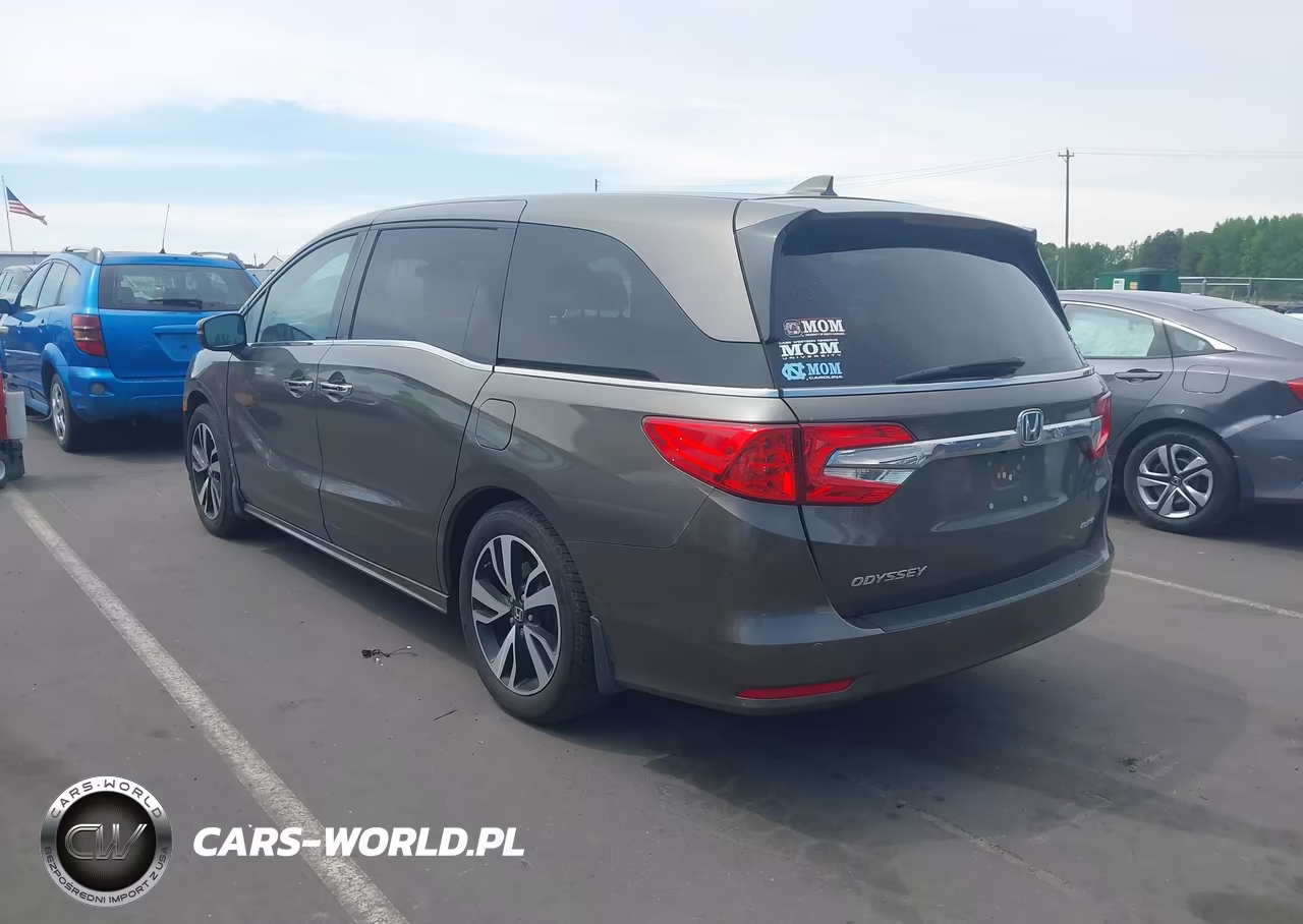 2018 Honda Odyssey Elite VIN:5FNRL6H93JB008407 - 3
