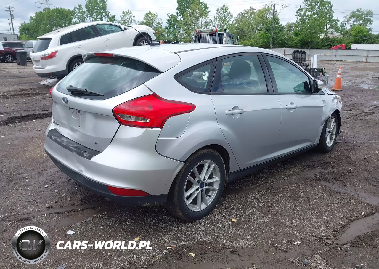 2017 Ford Focus Se VIN:1FADP3K24HL268434 - 4