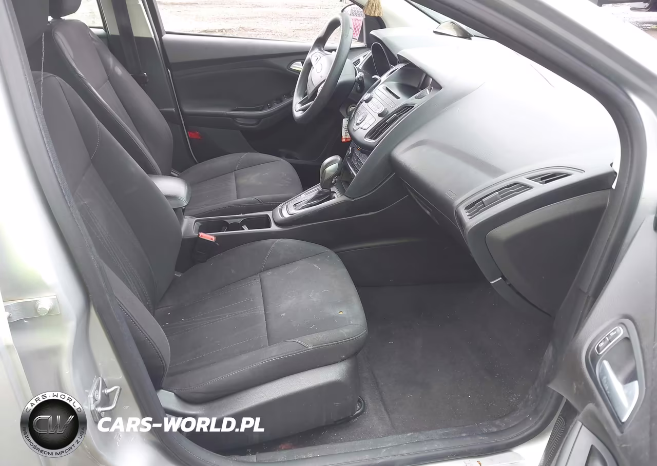2017 Ford Focus Se VIN:1FADP3K24HL268434 - 5