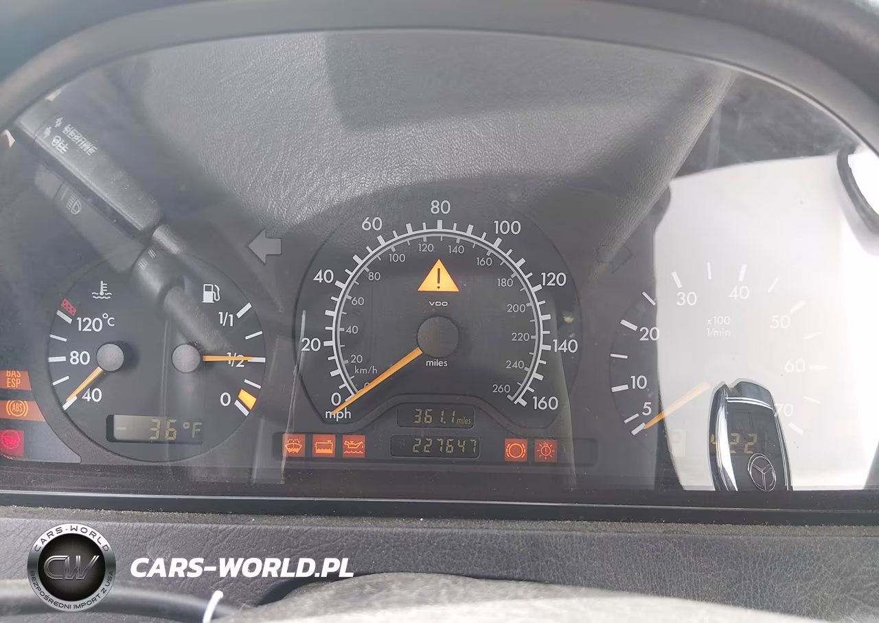 2000 Mercedes-Benz C 230 Kompressor VIN:WDBHA24G5YA848236 - 7
