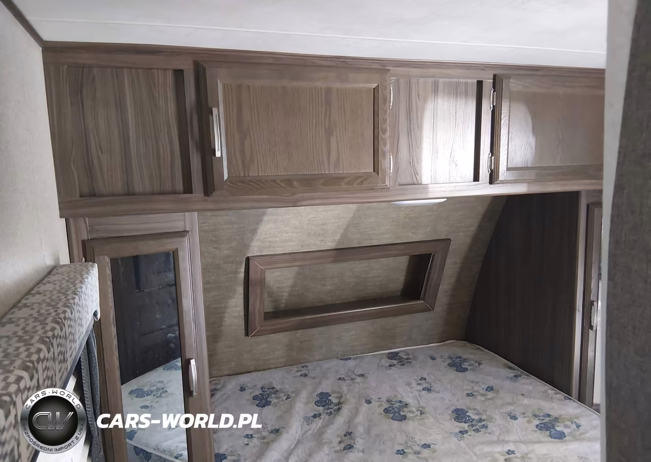 2018 Coachmen Ultrlite VIN:5ZT2CXLB5JF012549 - 13