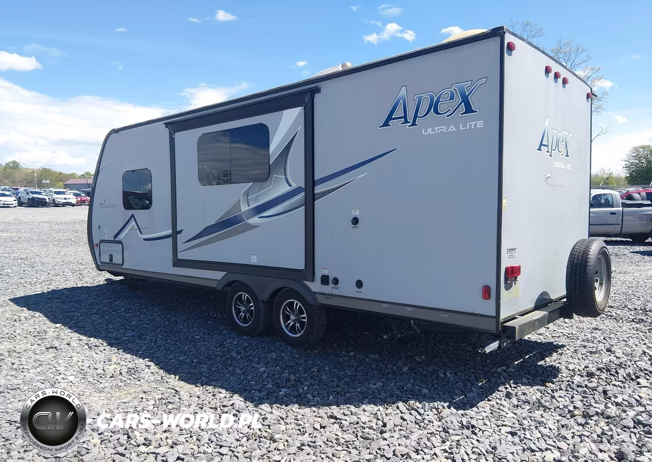 2018 Coachmen Ultrlite VIN:5ZT2CXLB5JF012549 - 3