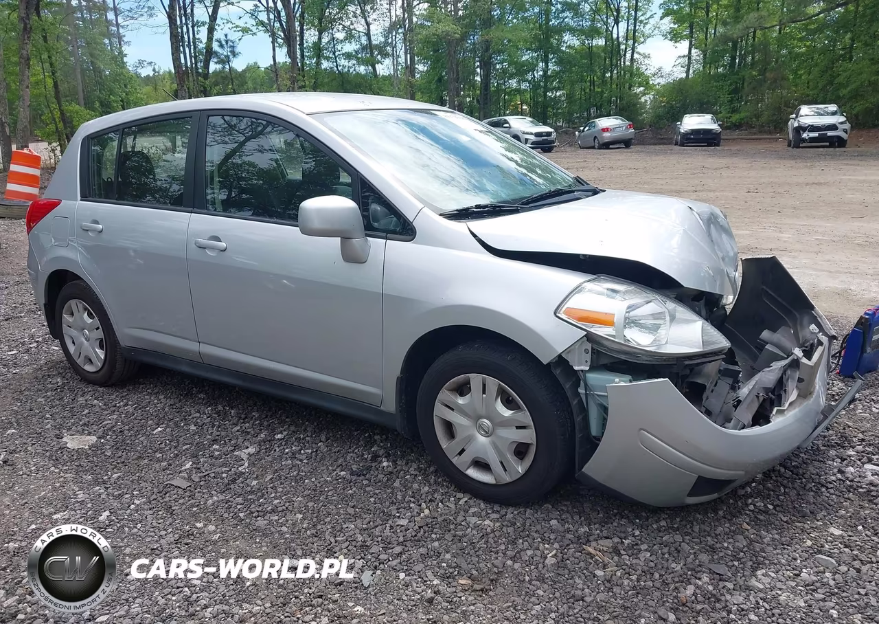 2011 Nissan Versa 1.8S – zdjęcie 1 z 12