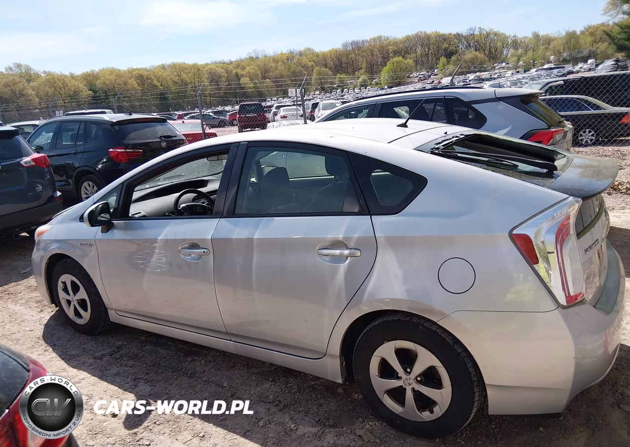 2013 Toyota Prius Two VIN:JTDKN3DU6D0351834 - 14