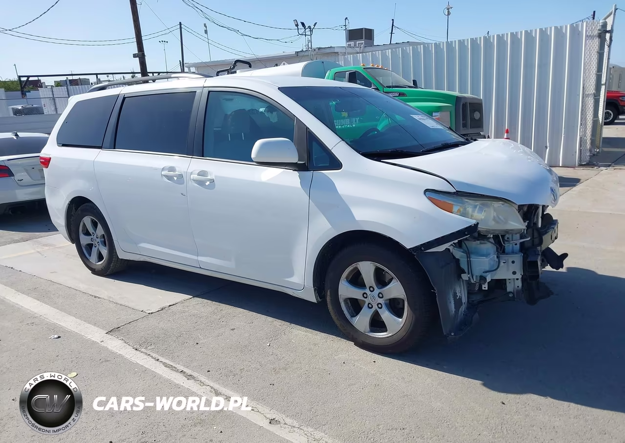 2017 Toyota Sienna Le 8 Passenger