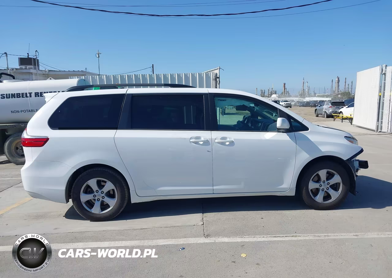 2017 Toyota Sienna Le 8 Passenger VIN:5TDKZ3DC8HS824972 - 14