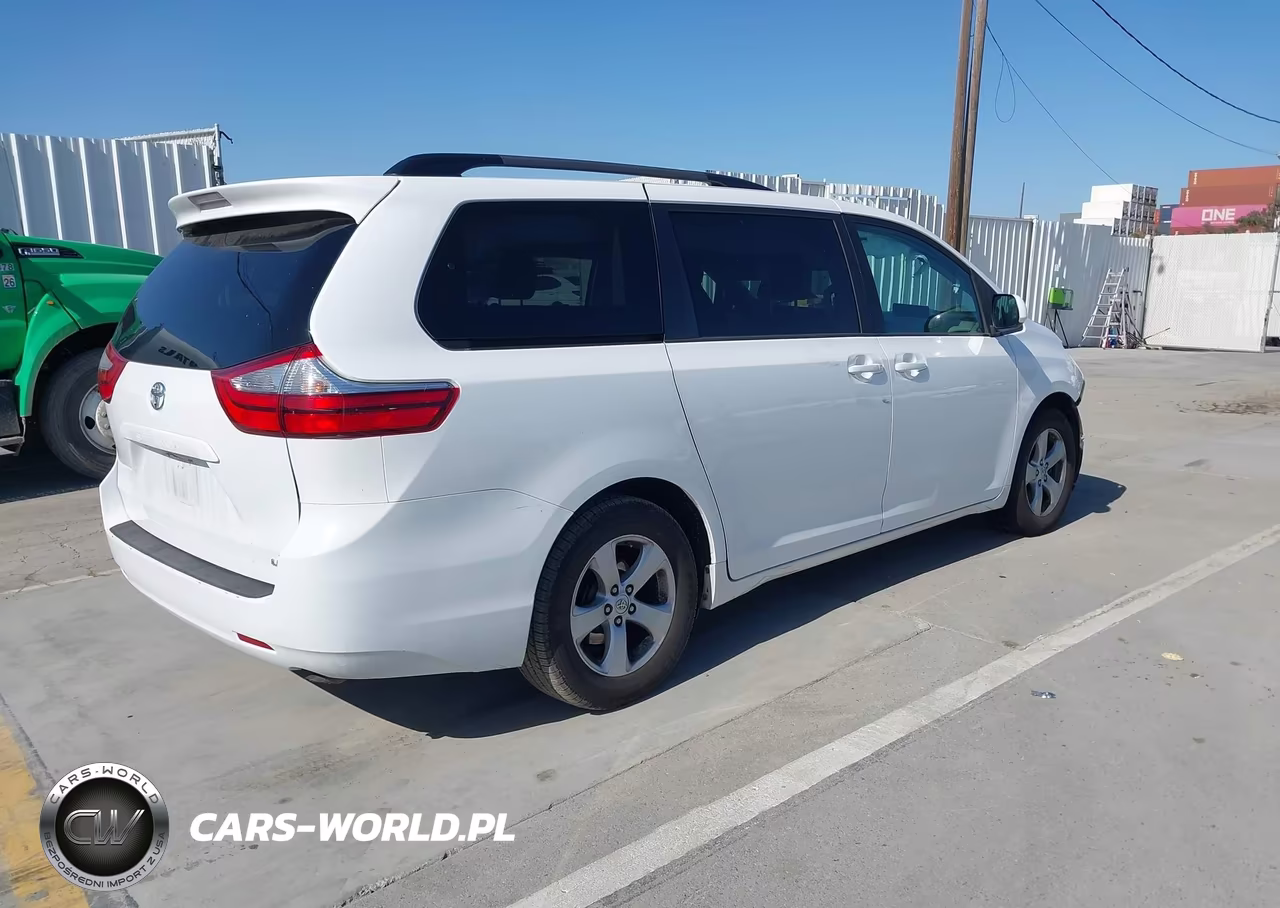 2017 Toyota Sienna Le 8 Passenger VIN:5TDKZ3DC8HS824972 - 4