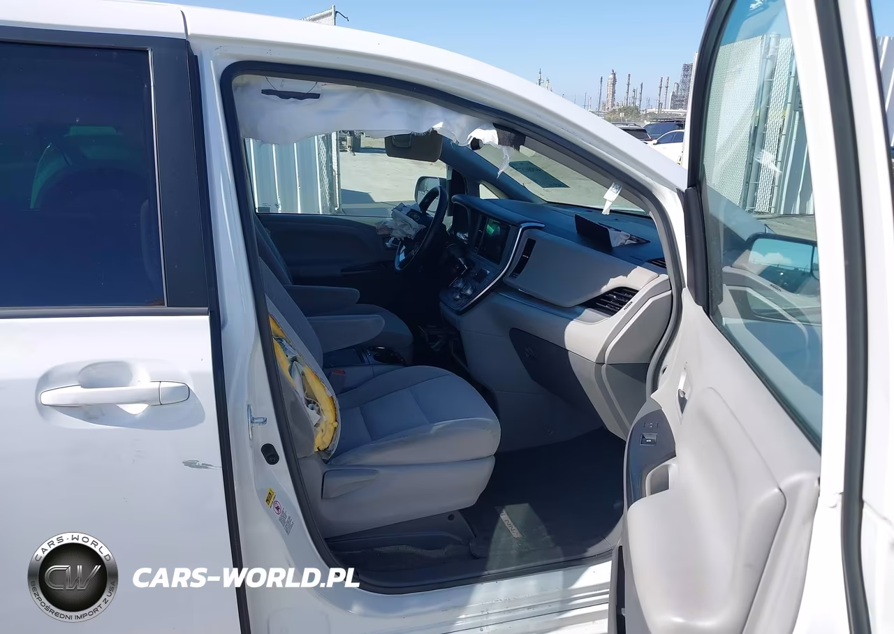 2017 Toyota Sienna Le 8 Passenger VIN:5TDKZ3DC8HS824972 - 5