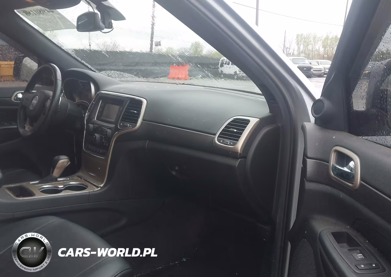 2017 Jeep Grand Cherokee Laredo 4X4 VIN:1C4RJFAG8HC844123 - 5
